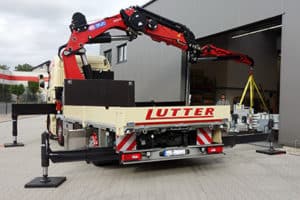 Lutter Spedition NRW - Betriebsumzüge - Maschinentransport - Logistik - Lkw mit Kran mit grosser Saeule