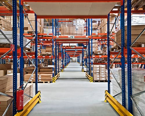 Lutter Spedition NRW - Logistik - Lagerung - Beschaffung - Kommissionierung - Einlagerung von Waren in Lagerhalle